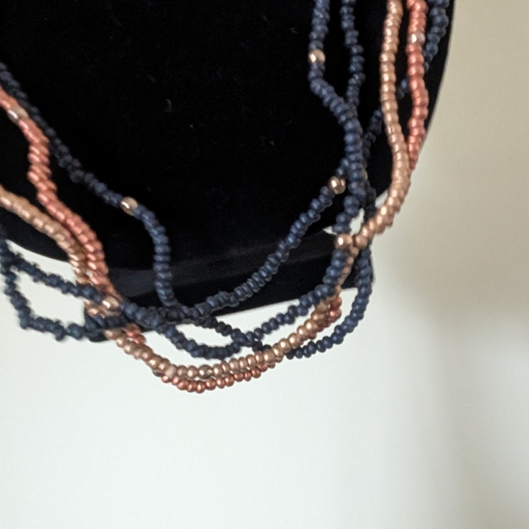 Elegant Multicolor Beaded Necklace - Picture 4 of 8